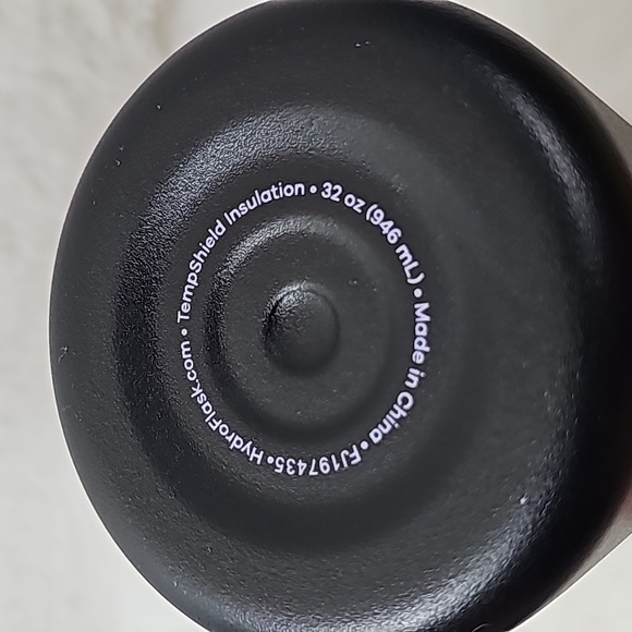 Hydro flask 32 oz Wide Mouth Flex Lid Black/Purple - Picture 4 of 5